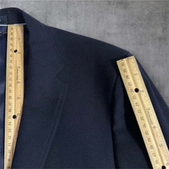 LANDS END Mans Navy Blazer Sport Coat Two Button Jacket 42R WOOL Suits